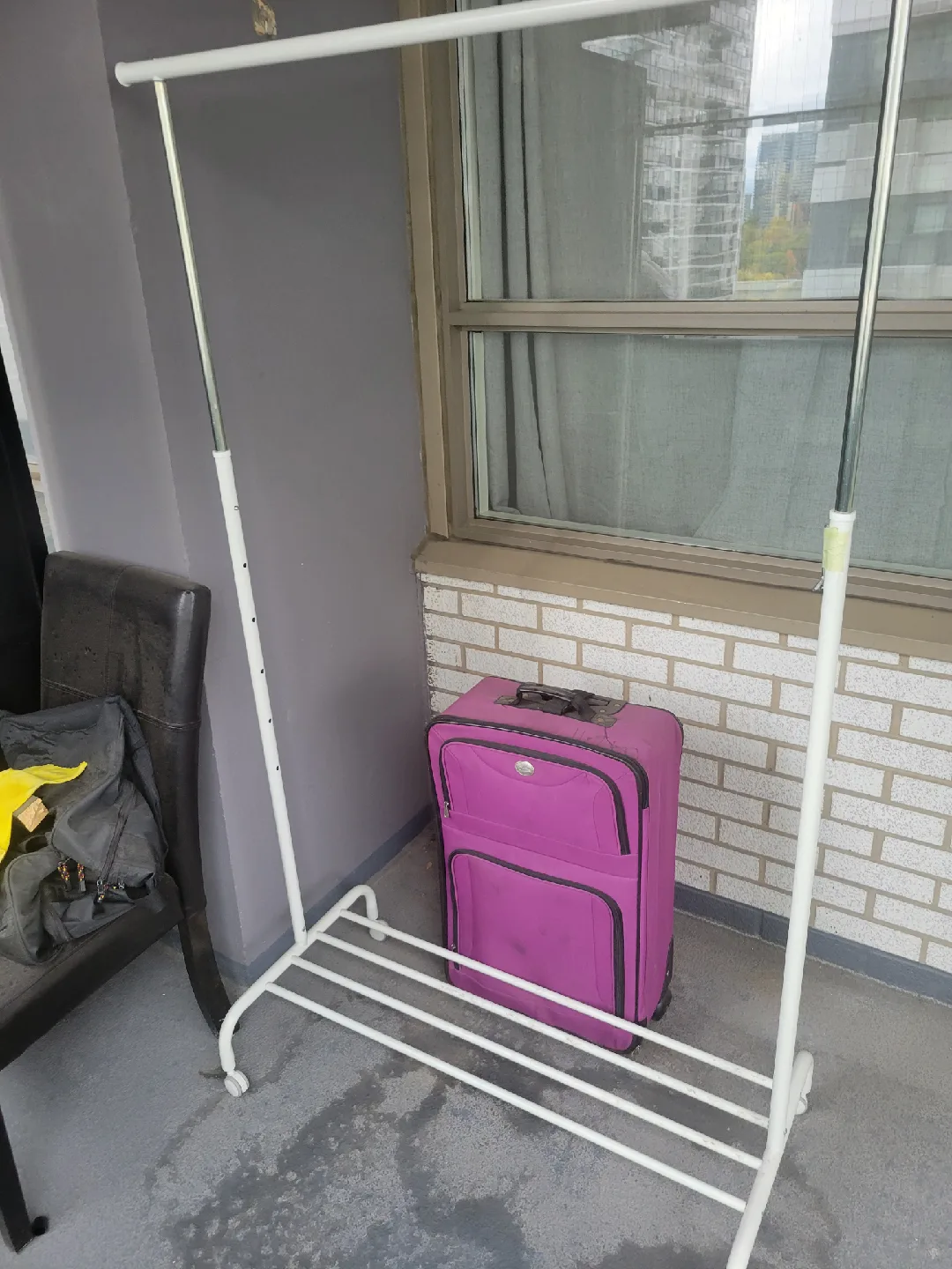 White Adjustable Clothes Rack image indicator(2)