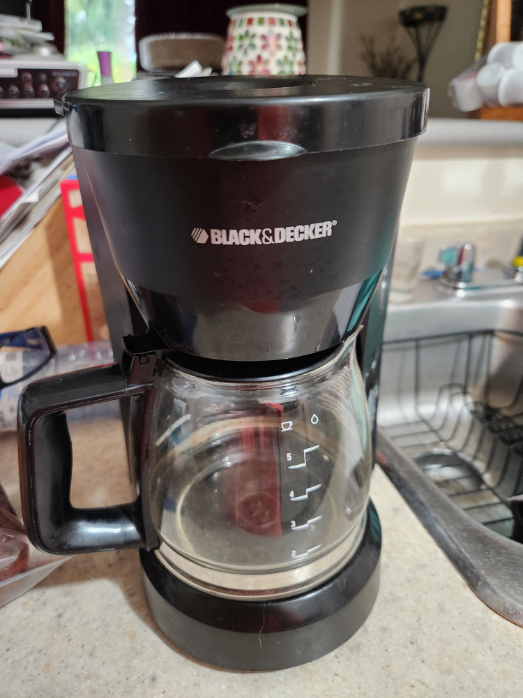 5 CUP PROGRAMMABLE COFFEE MAKER WITH FILTER