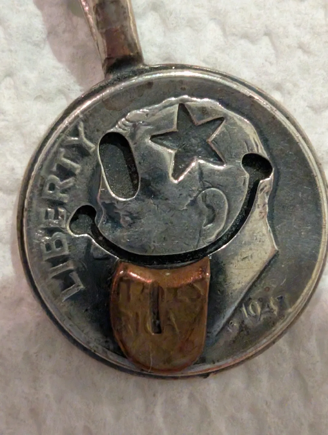 Handcrafted  1947 Silver Dime "Smiley" Pendant Necklace image indicator(3)
