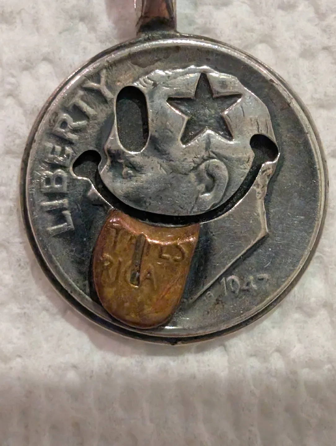 Handcrafted  1947 Silver Dime "Smiley" Pendant Necklace image indicator(4)