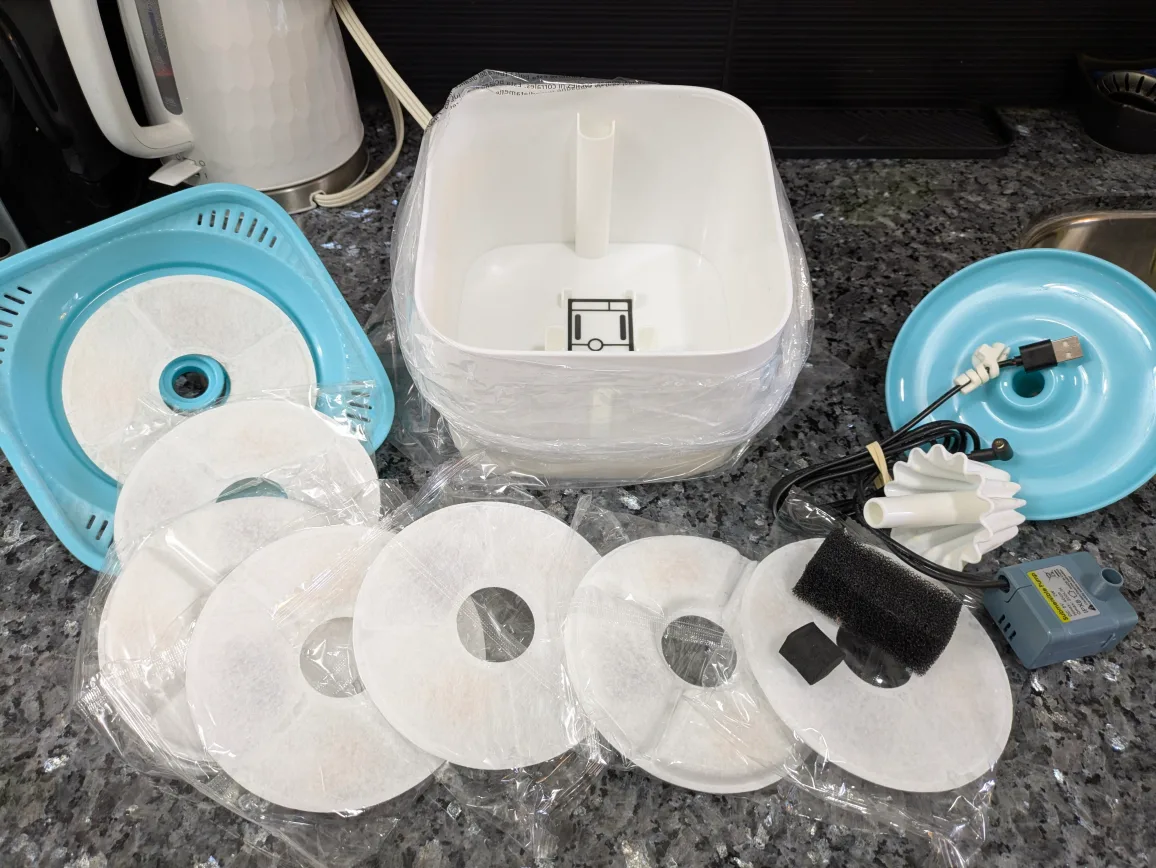 2.5L Pet Water Fountain (EUC) thumbnail