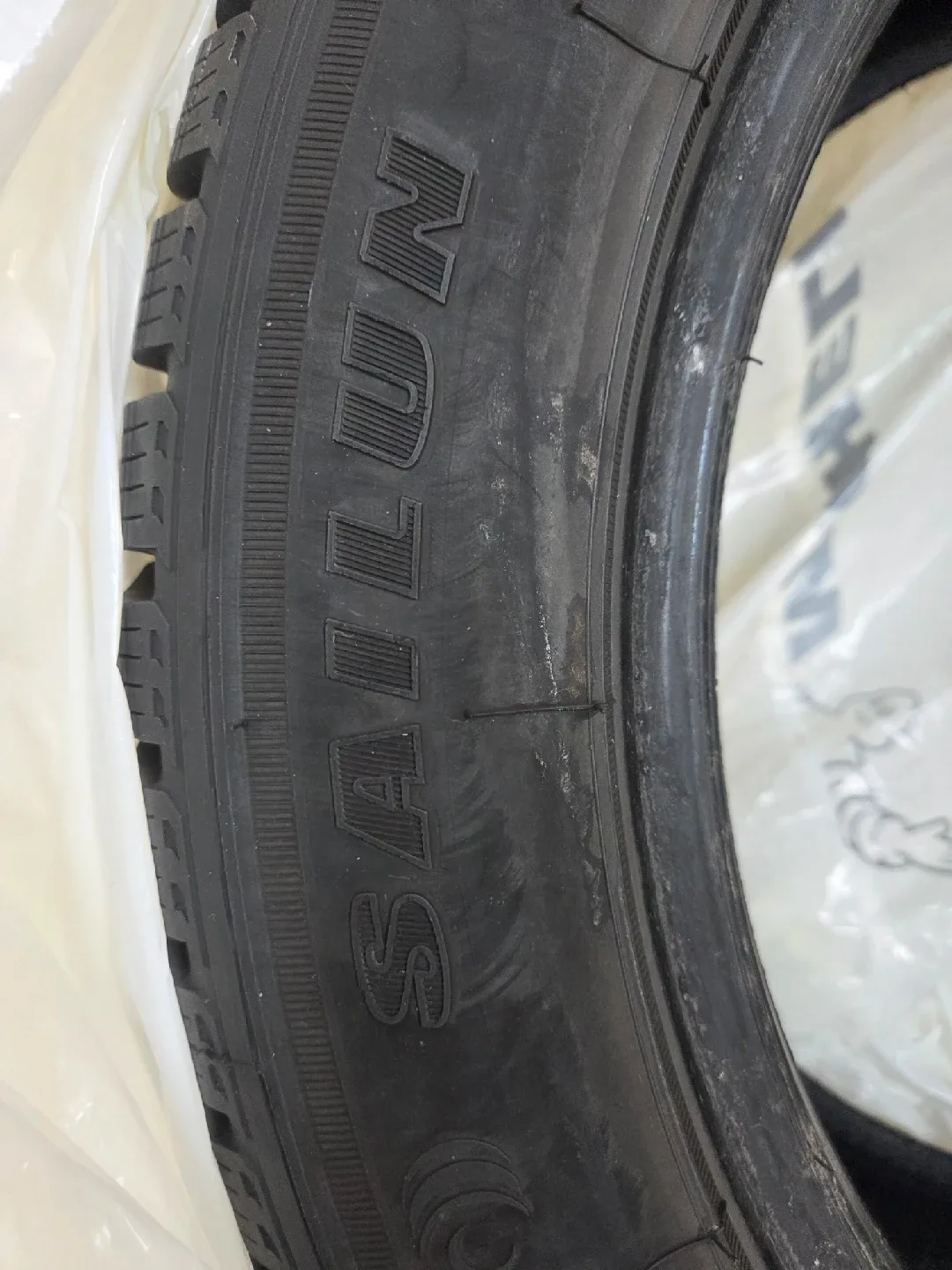 new like new sailun snow tires 225/55 r 18 image indicator(2)