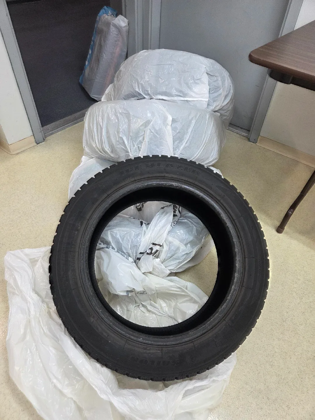 new like new sailun snow tires 225/55 r 18 image indicator(4)