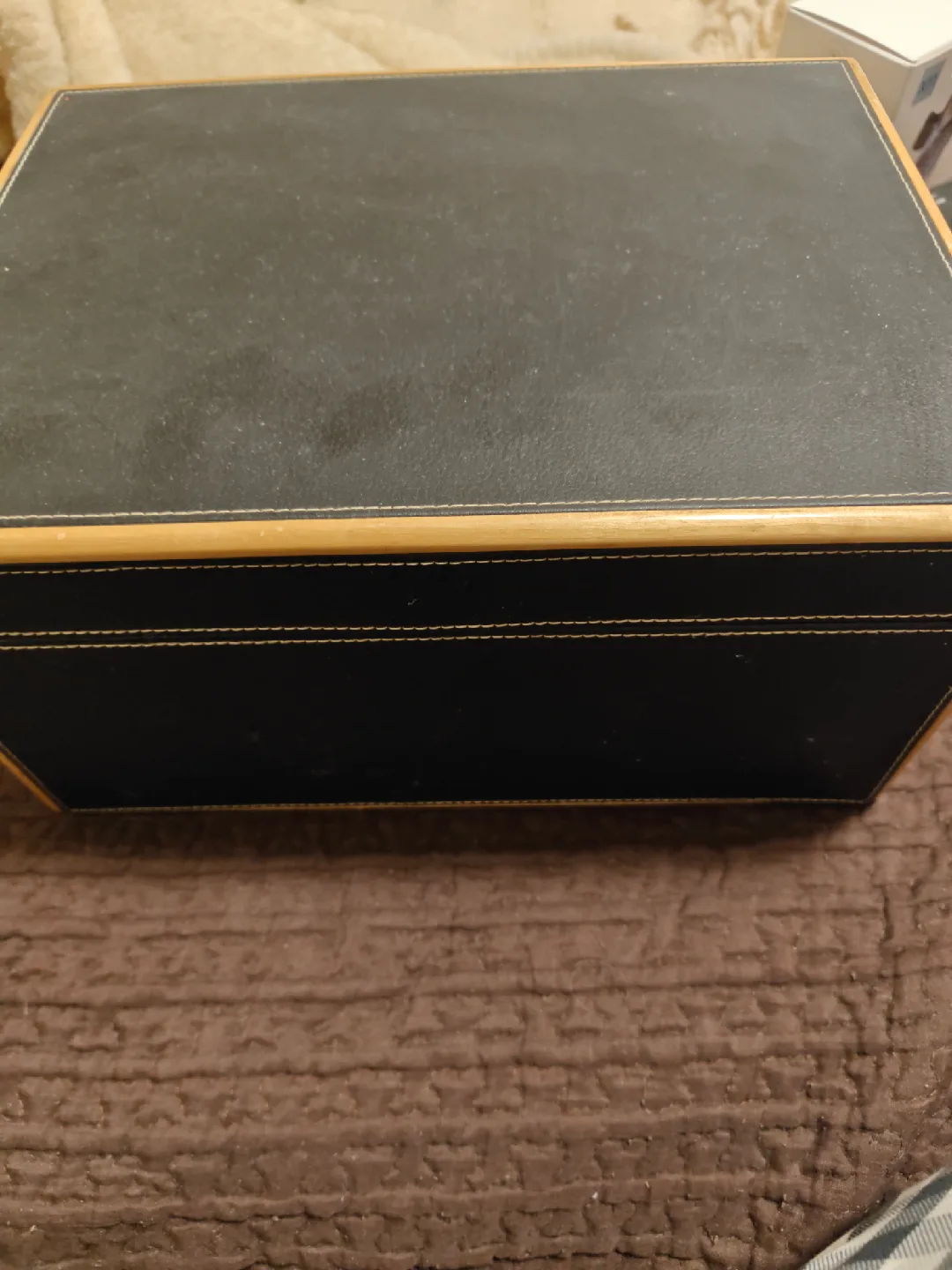 Large Cigar Humidor Box (13x10x7) image indicator(3)