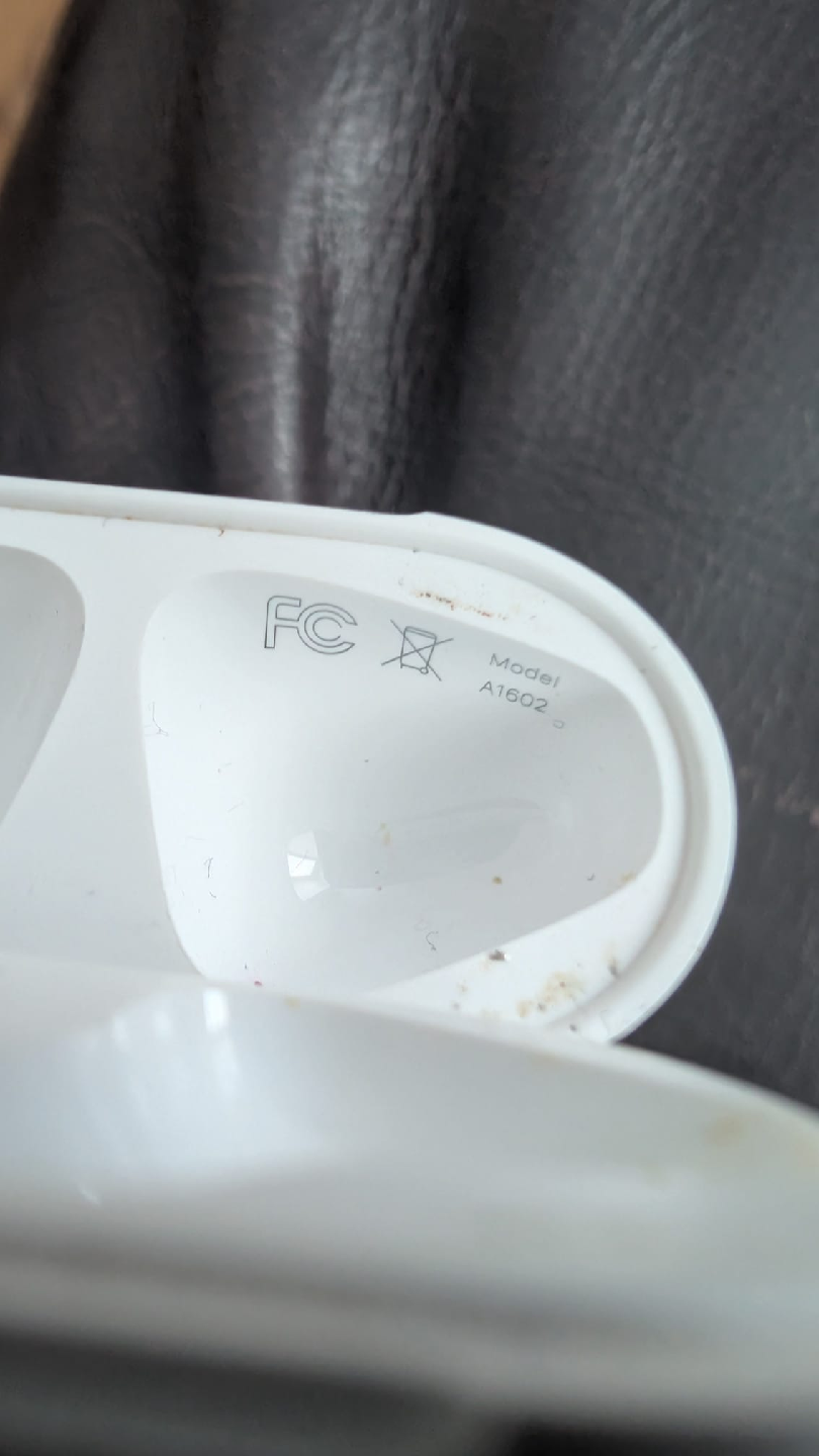 Apple AirPods with Charging Case - photo 2