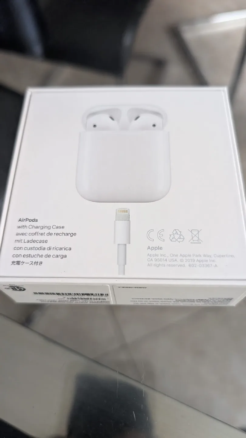 Apple AirPods with Charging Case image indicator(3)