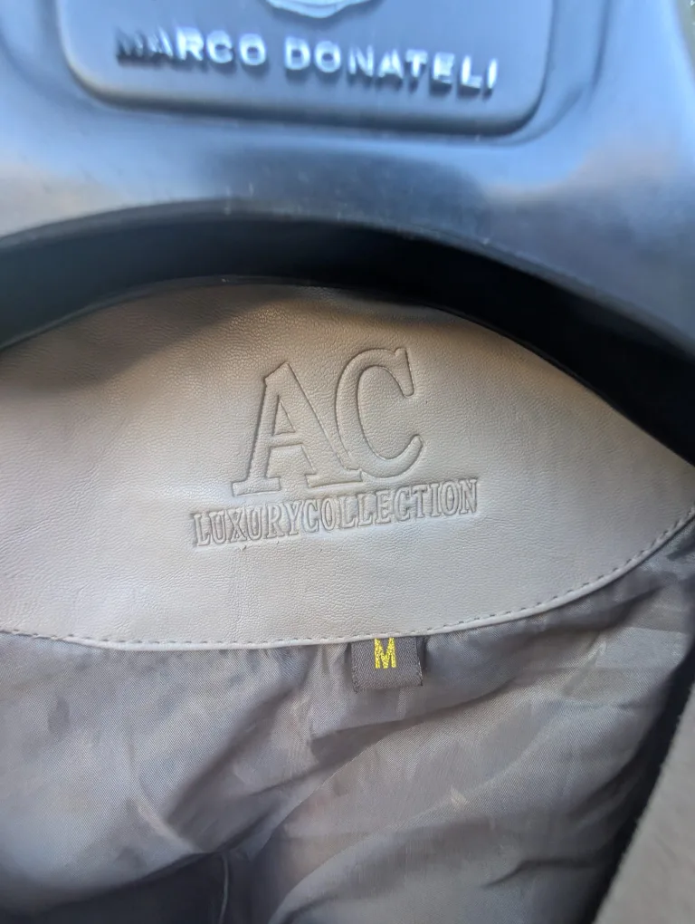 AC Luxury Collection Jacket - Size M image indicator(2)