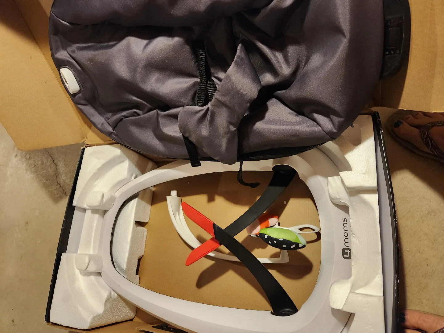 4moms bounceRoo Baby Bouncer - Like New! image indicator(3)