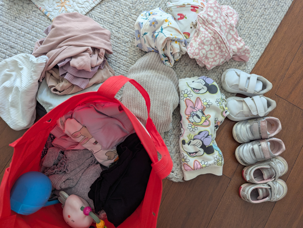 *Free little girls clothes 18months ish, 18-24months*