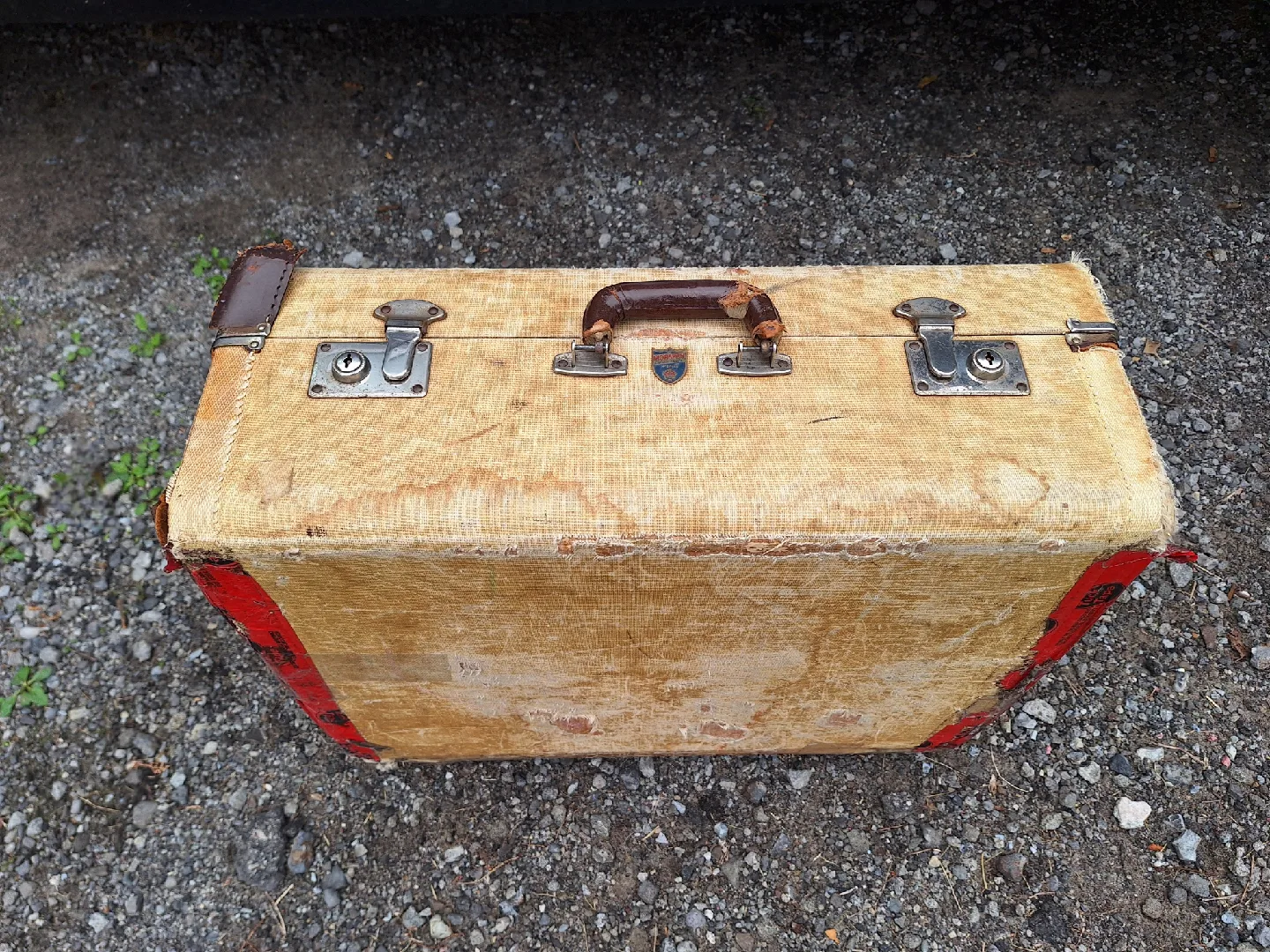 Vintage Suitcase (Kit Cat Club rescue) image indicator(2)