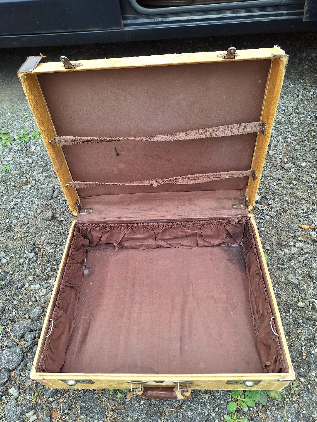 Vintage Suitcase (Kit Cat Club rescue) image indicator(5)