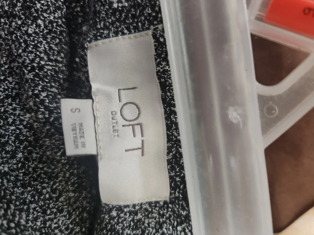 LOFT Outlet Skirt - Size S image indicator(2)
