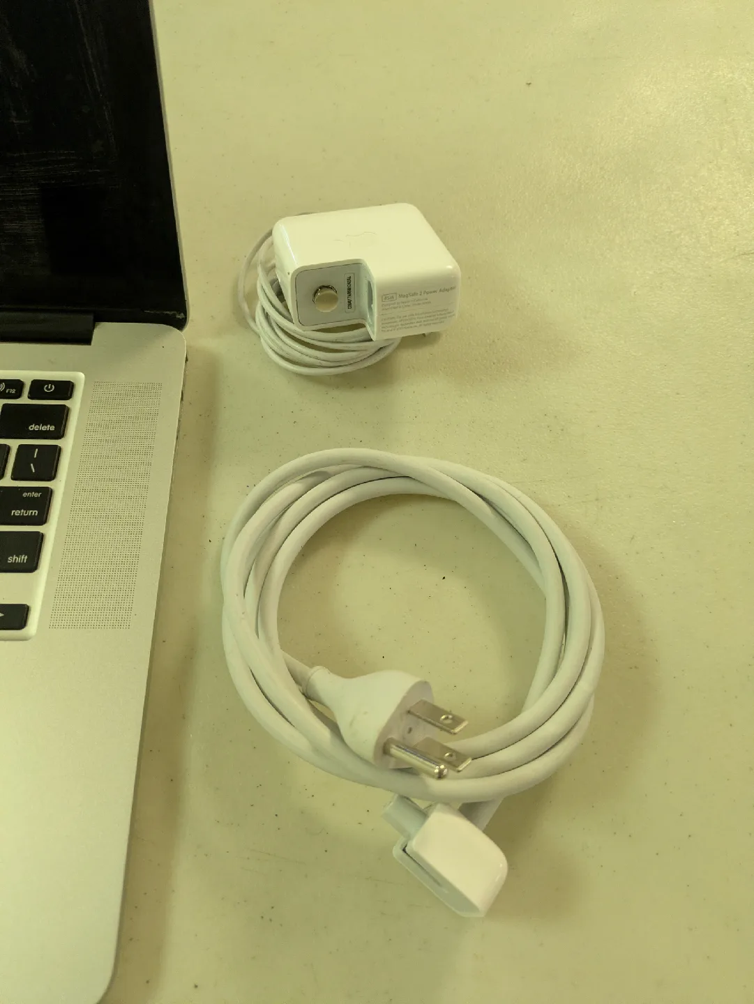 Apple Macbook Pro - Damaged Trackpad image indicator(5)