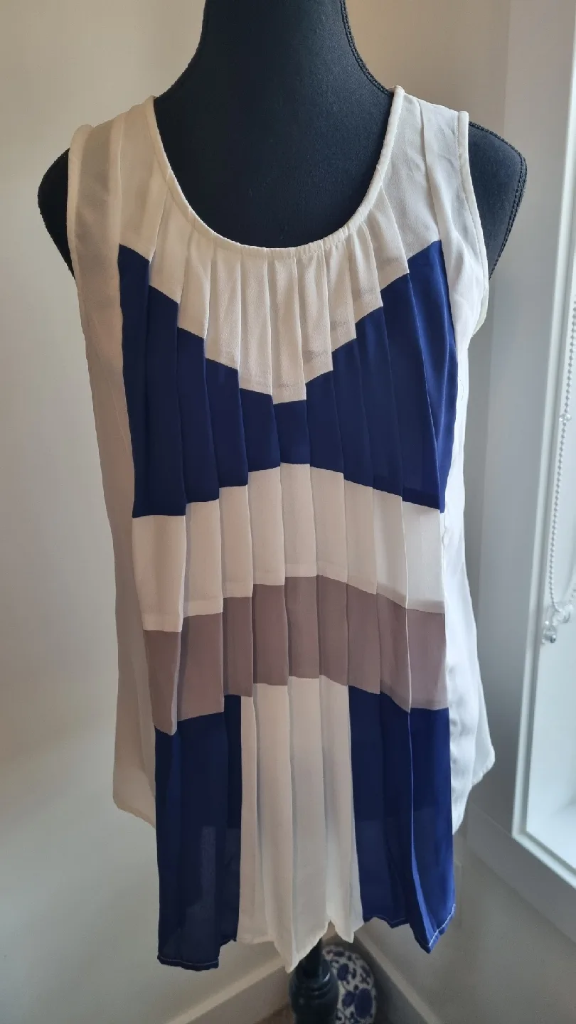 Sleeveless Blouse - Blue, White, Grey image indicator(2)