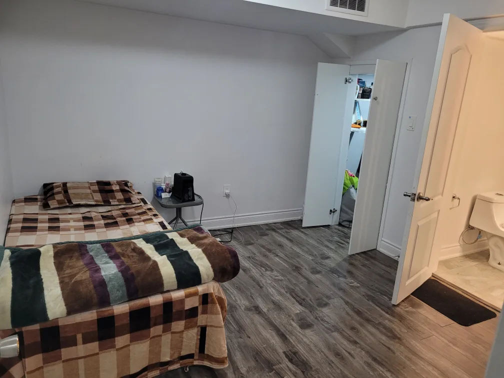 Basement for rent image indicator(2)