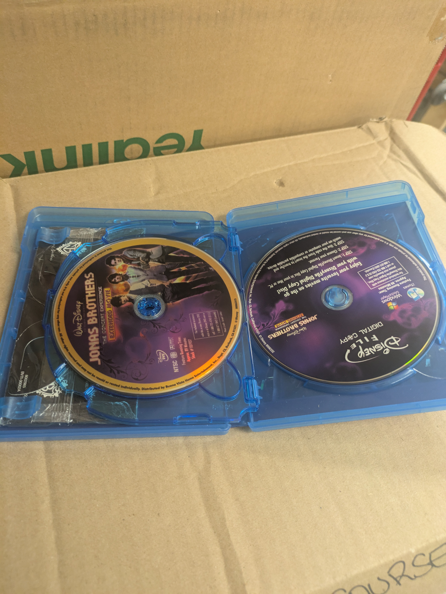 Jonas Brothers: The 3D Concert Experience Blu-ray - photo 4