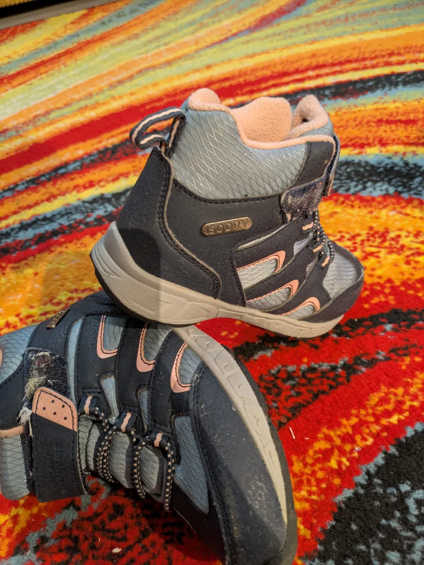 🧒 Kids Waterproof Winter Boots – Size [11] image indicator(4)