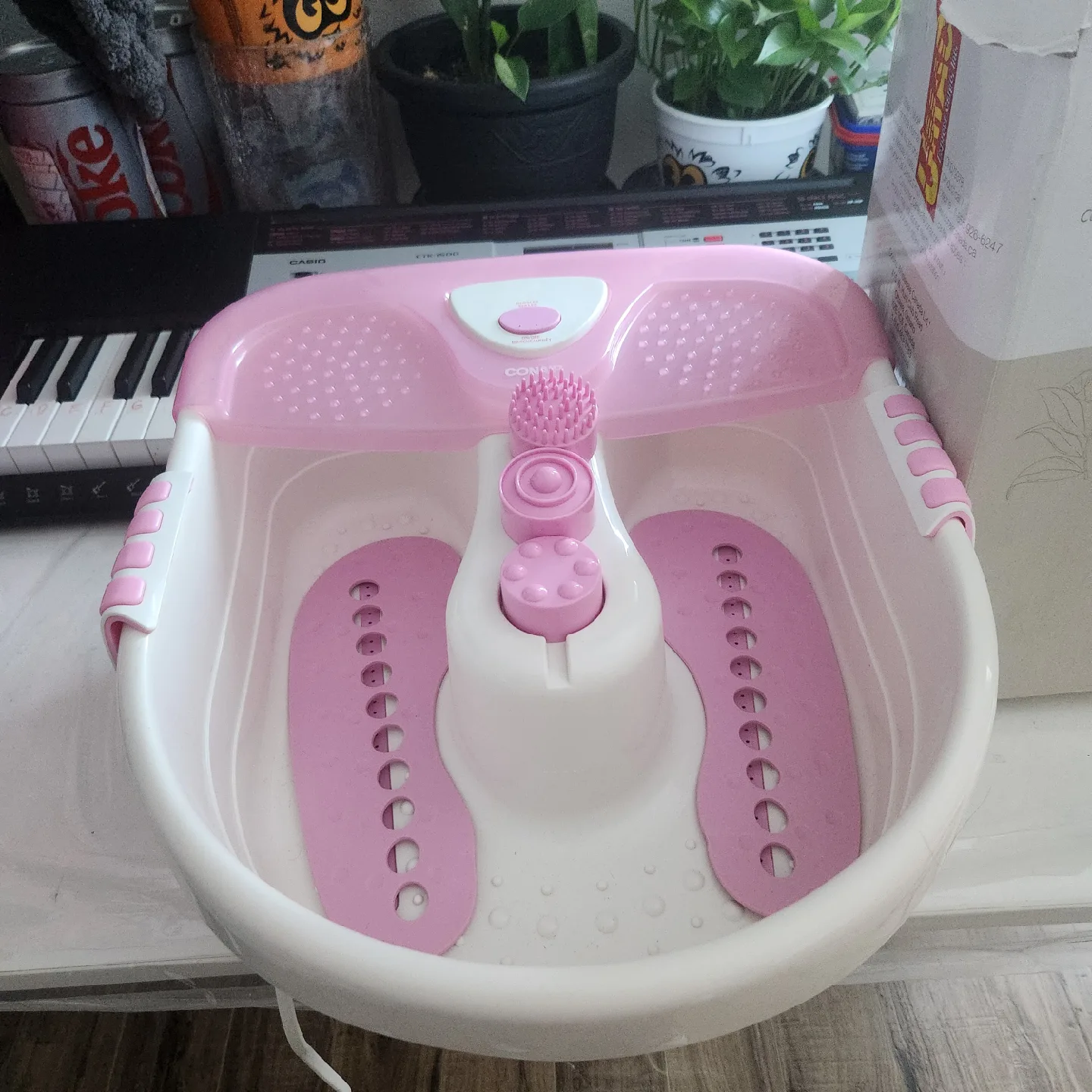 Conair Foot Spa/Bath with Massage & Bubbles image indicator(2)