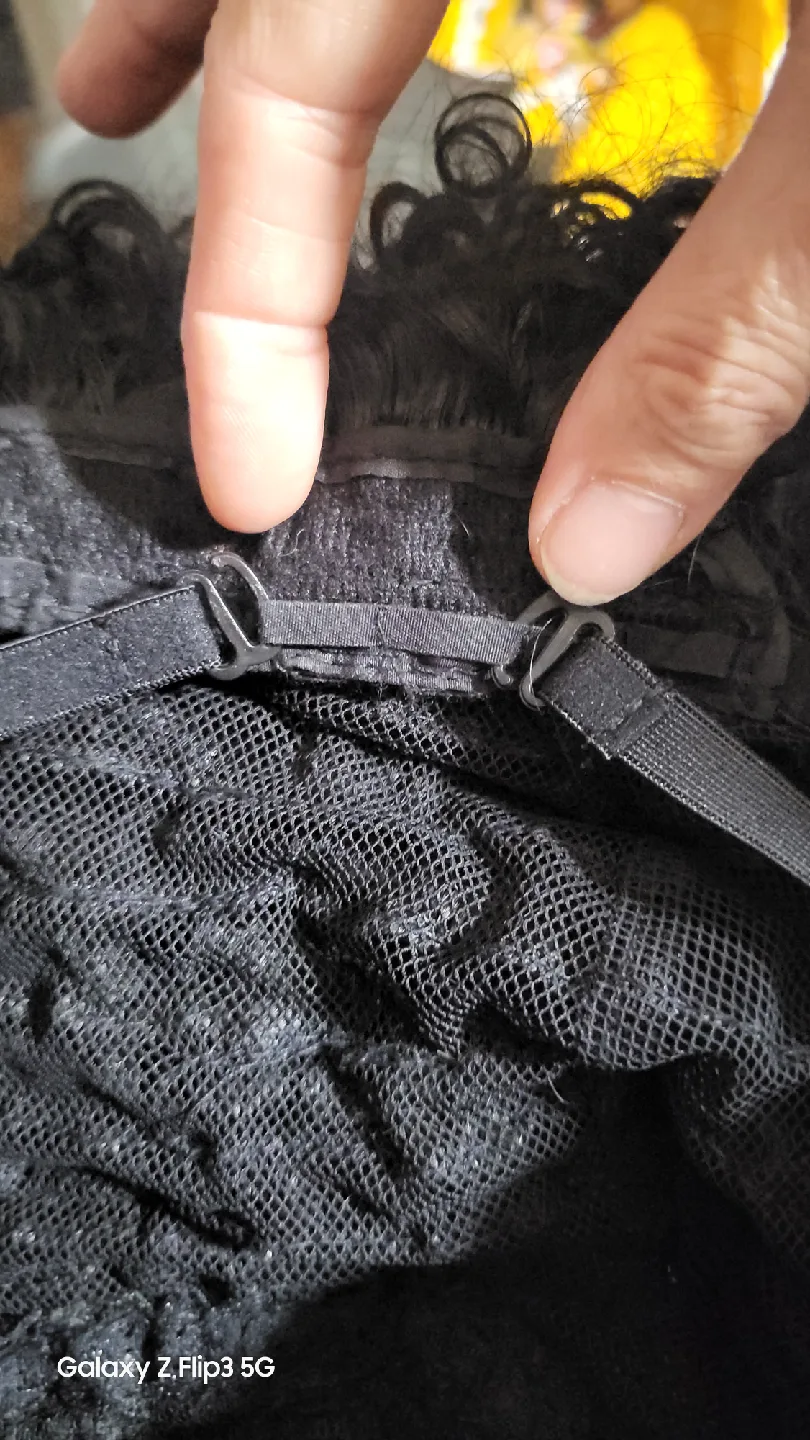 🥕 Black Curly Wig for Halloween image indicator(3)