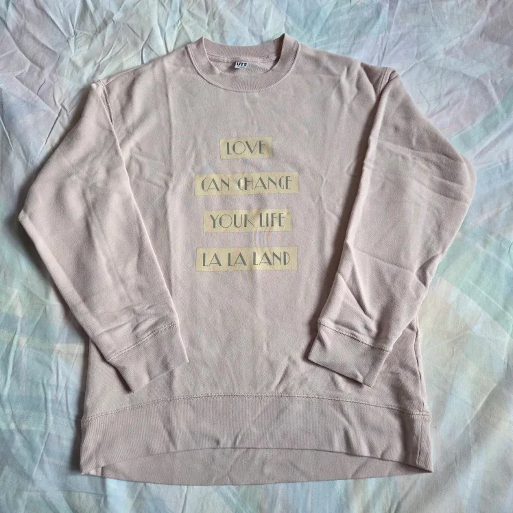 UNIQLO La La Land Sweater image indicator(2)