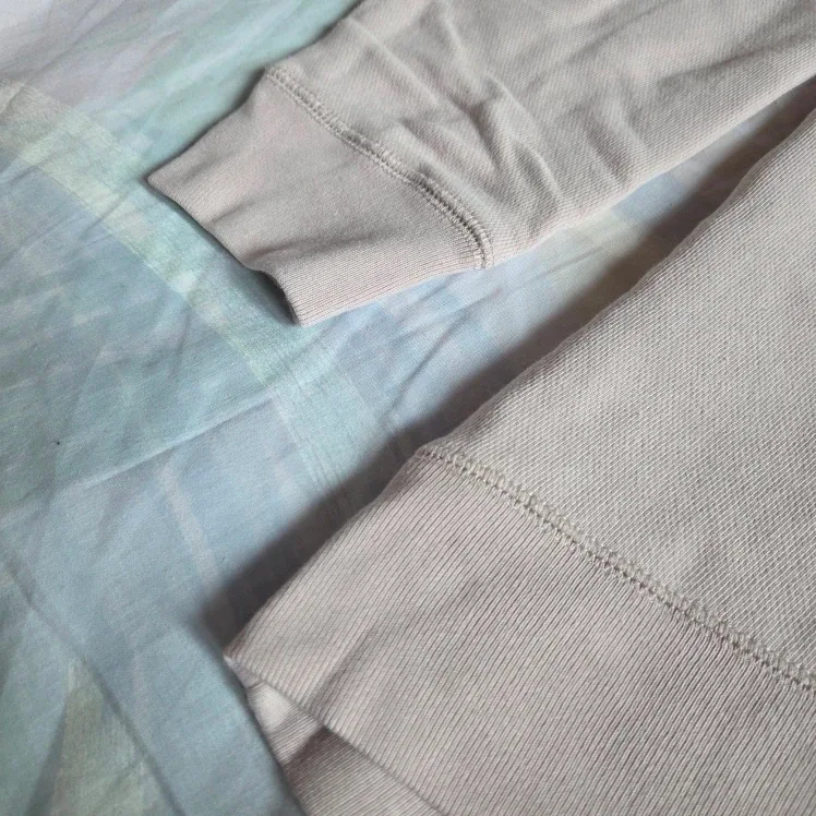 UNIQLO La La Land Sweater image indicator(4)