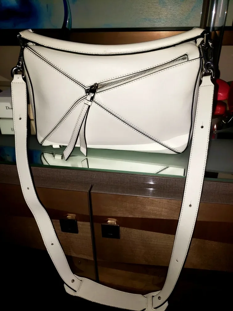 Loewe Puzzle Bag White image indicator(2)