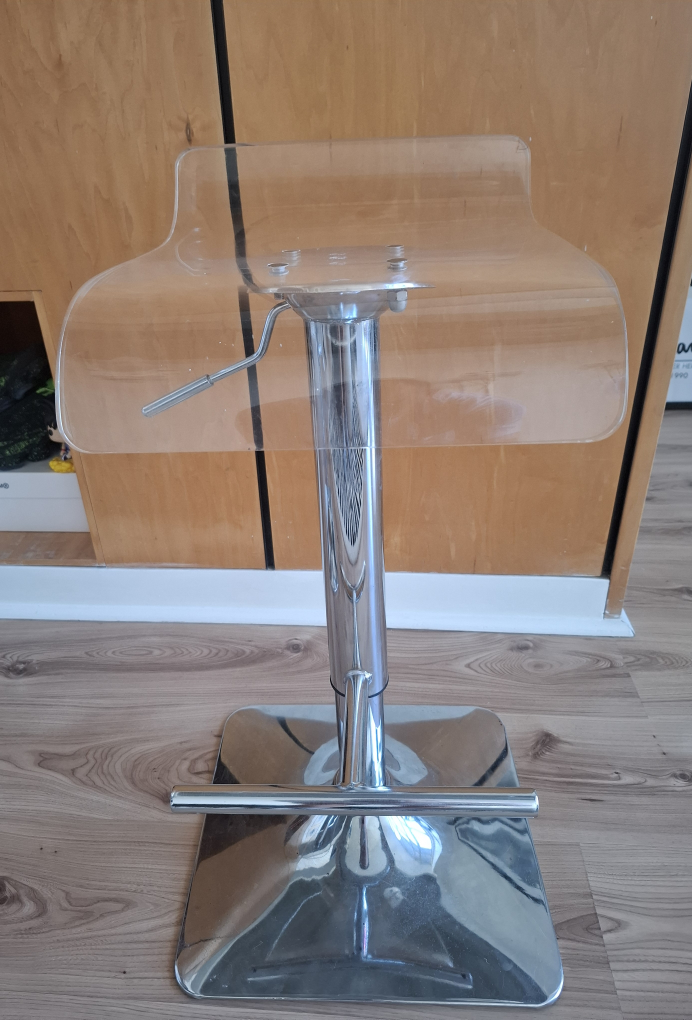 Adjustable Bar Stool Chairs, set of 2. Great condition! - photo 3