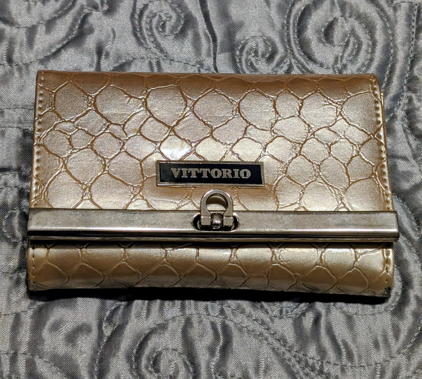 LeSportsac Crossbody Bag & VITTORIO Wallet Bundle image indicator(2)