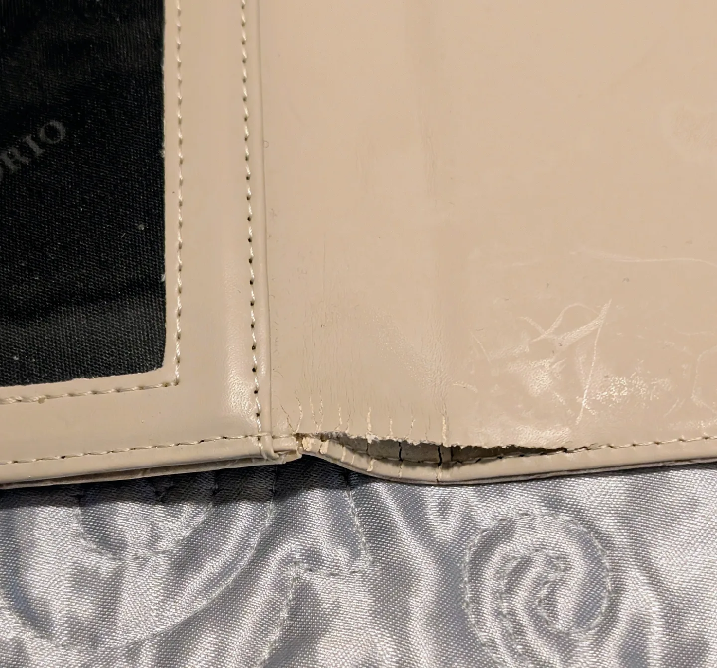 LeSportsac Crossbody Bag & VITTORIO Wallet Bundle image indicator(4)