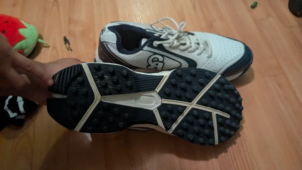 CA Plus 15K Cricket Shoes - Size 12 US image indicator(3)
