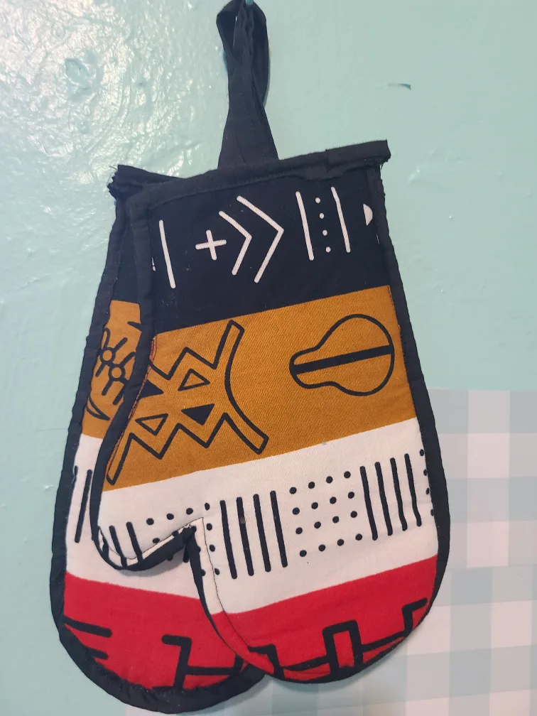 Handmade Oven Mitts - Set of 2 image indicator(2)