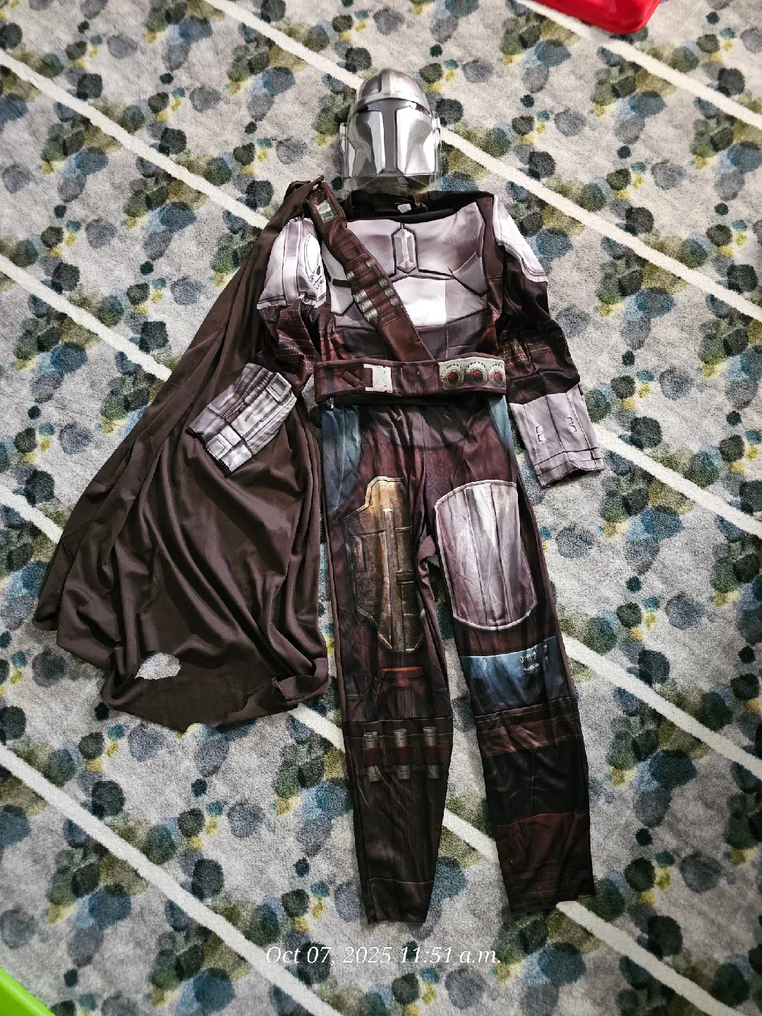 Star Wars Mandalorian Costume - Child Large 12-14 image indicator(2)