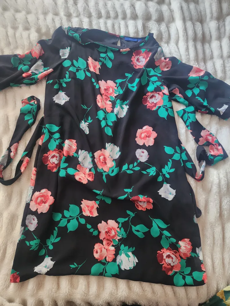 Variety of Dresses image indicator(2)