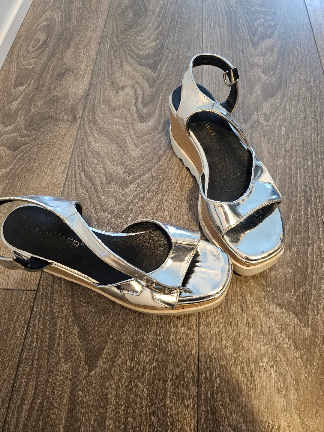 MA&NTIANE Silver Platform Sandals - Size 6 image indicator(2)