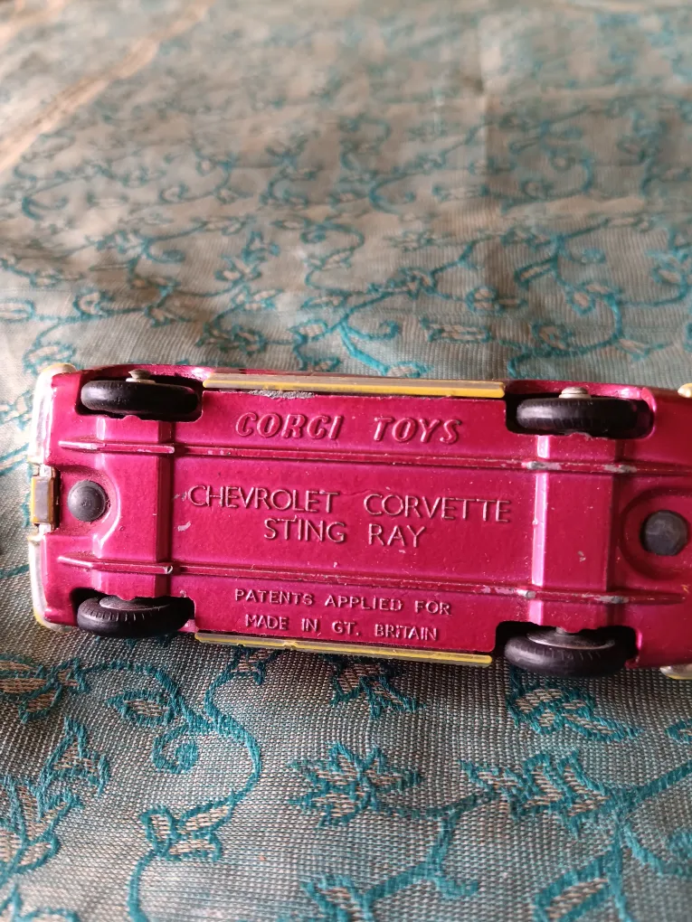 Corgi Toys Chevrolet Corvette Sting Ray image indicator(3)