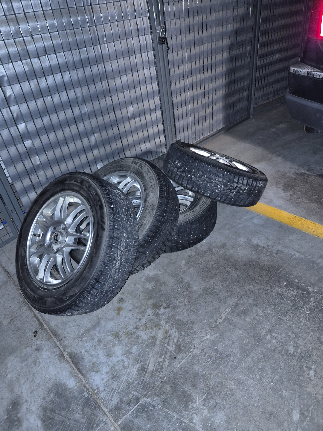 Hyundai Rims with Nexen Winter Tires - photo 2