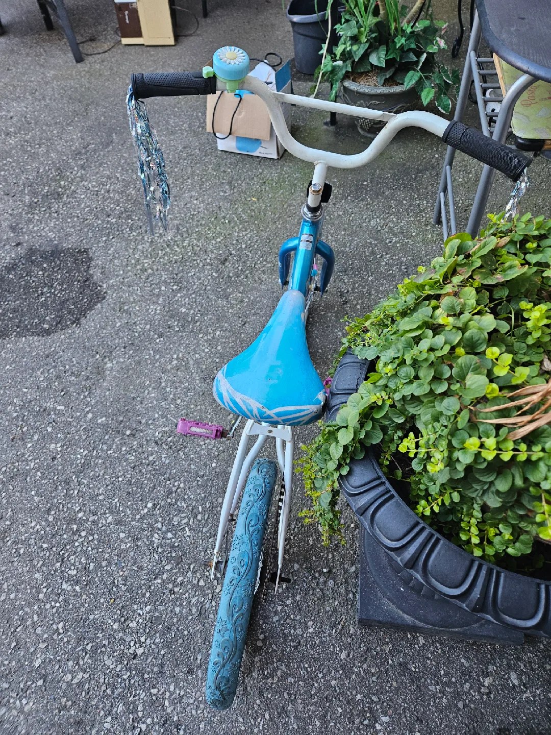 Kids' Blue & White Bike image indicator(3)