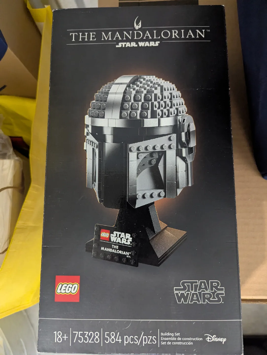 LEGO Star Wars The Mandalorian Helmet 75328 thumbnail