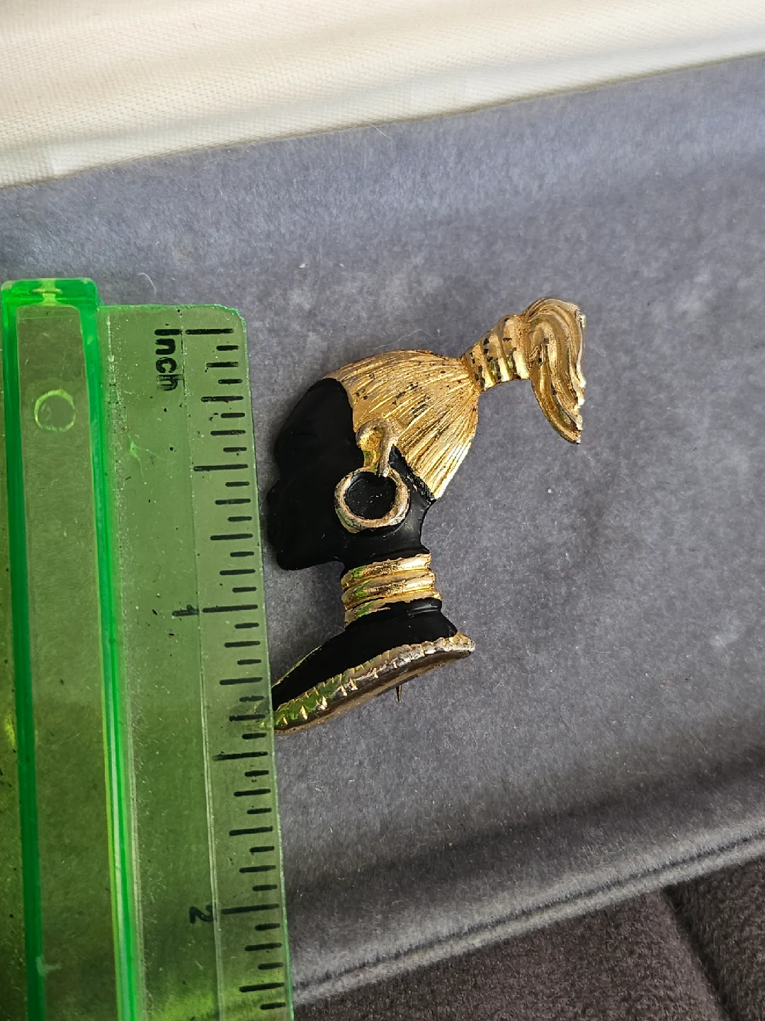 Vintage African Woman Head Brooch - Gold & Black image indicator(6)
