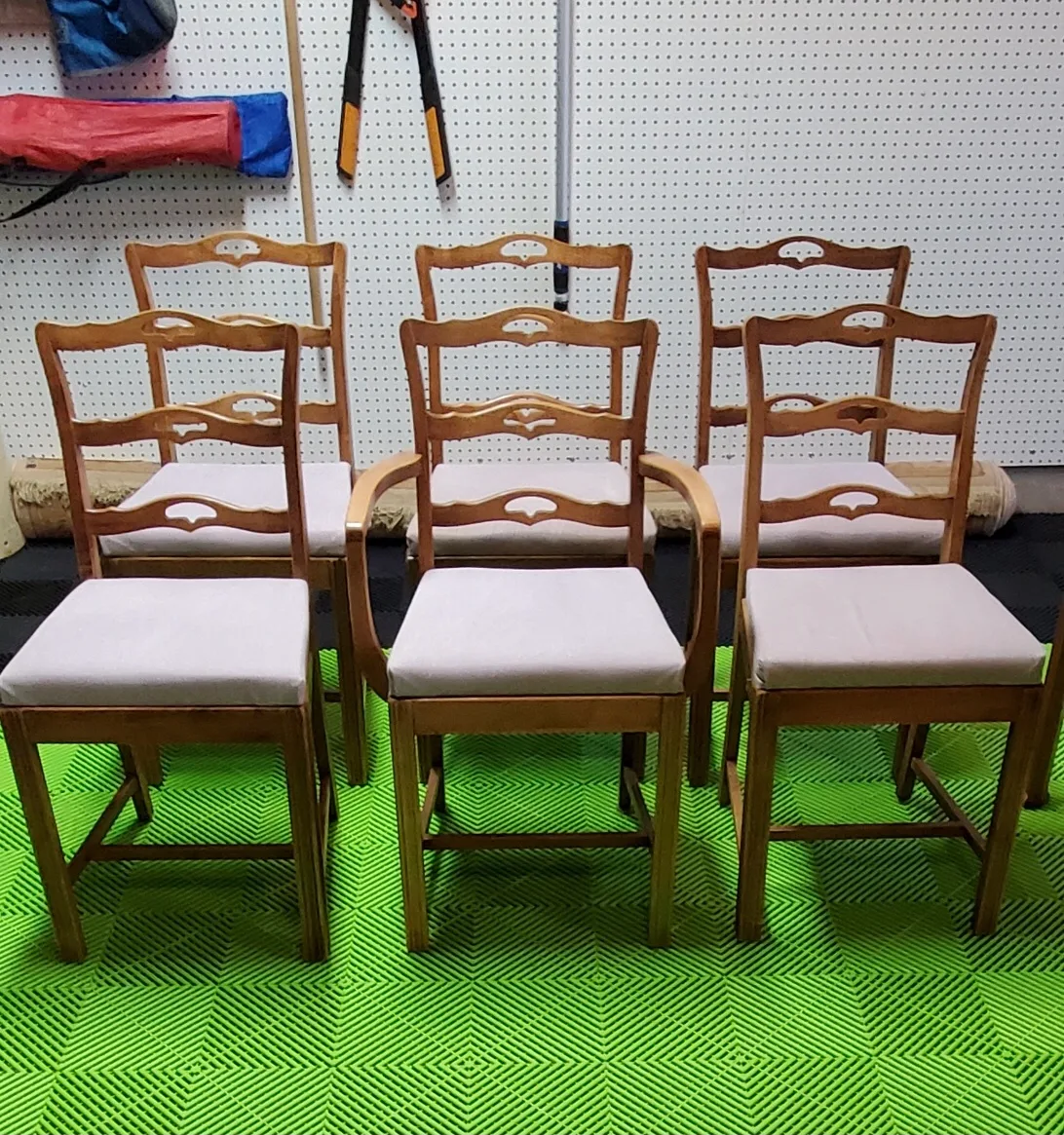 Knechtels Limited Dining Table with 6 Chairs image indicator(3)