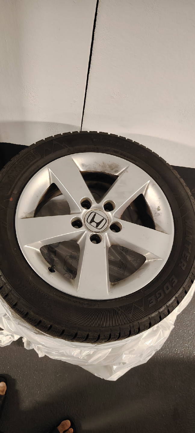 4 pcs Motomaster Winter Edge Tires with OEM Honda Magwheels