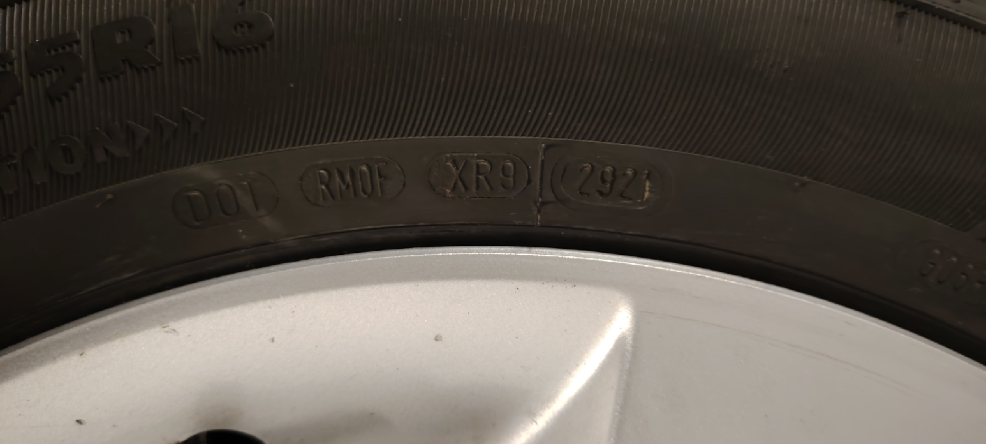 4 pcs Motomaster Winter Edge Tires with OEM Honda Magwheels - photo 3