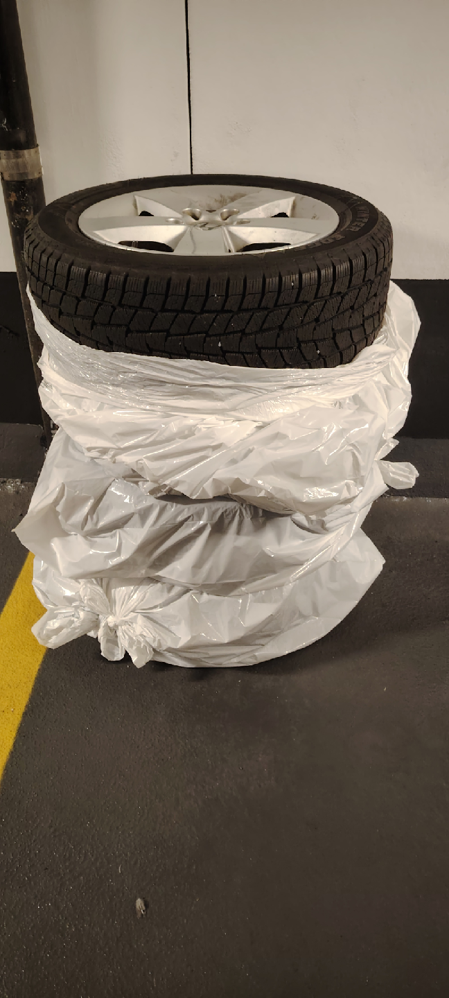 4 pcs Motomaster Winter Edge Tires with OEM Honda Magwheels - photo 4