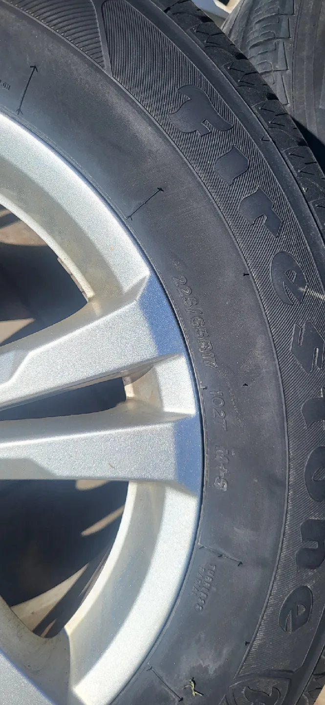 Chevrolet Rims with Pirelli All Season Tires image indicator(9)