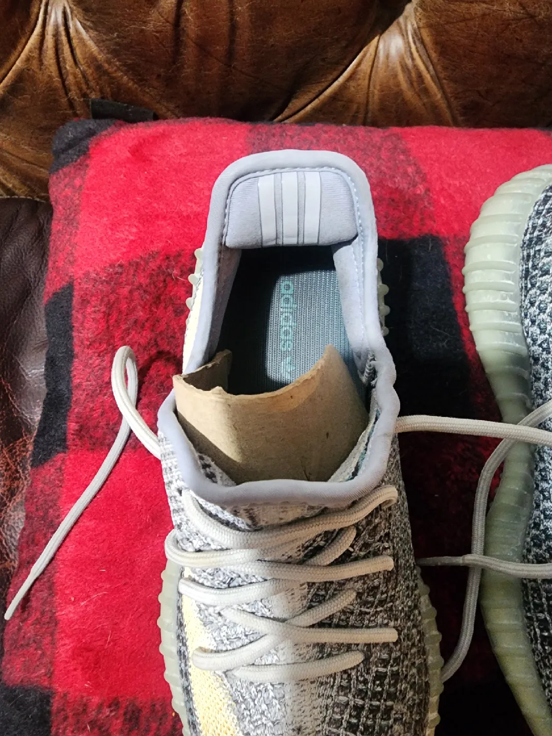 Adidas Yeezy Boost 350 V2 Ash Blue Size 8.5 image indicator(4)