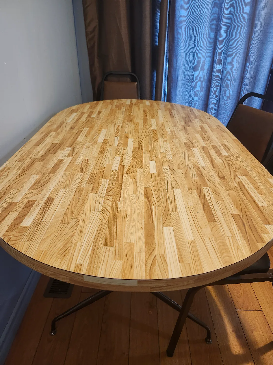 Oval Dining Table - Wood image indicator(4)