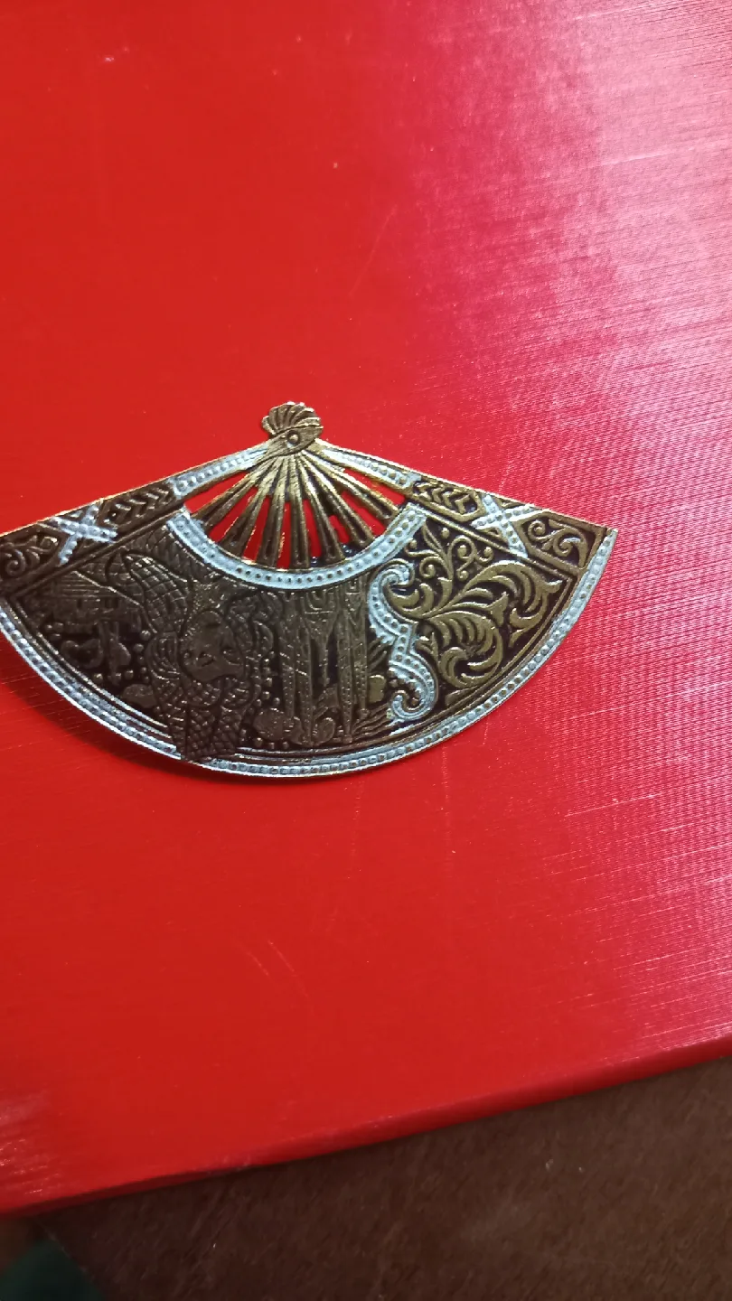 Decorative Fan Brooch thumbnail