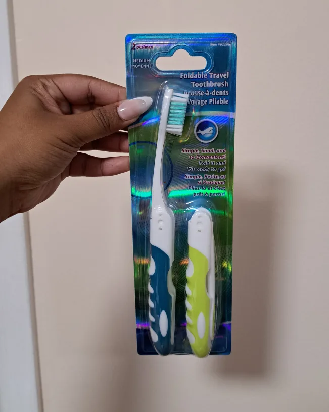 Foldable Travel Toothbrush thumbnail