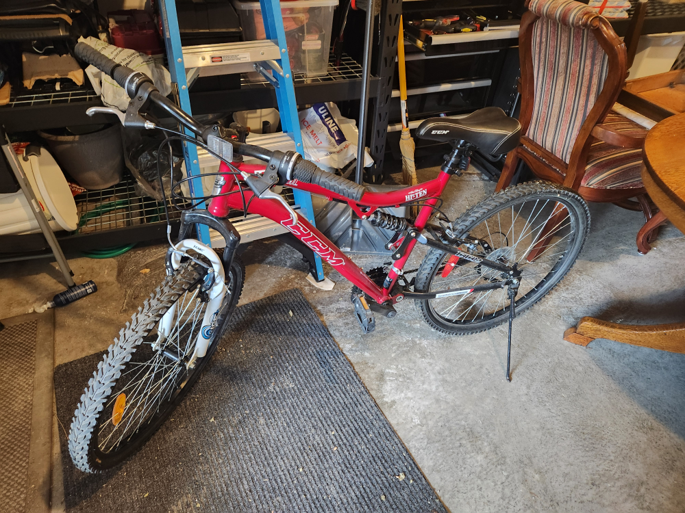 CCM Hiten Mountain Bike - Red
