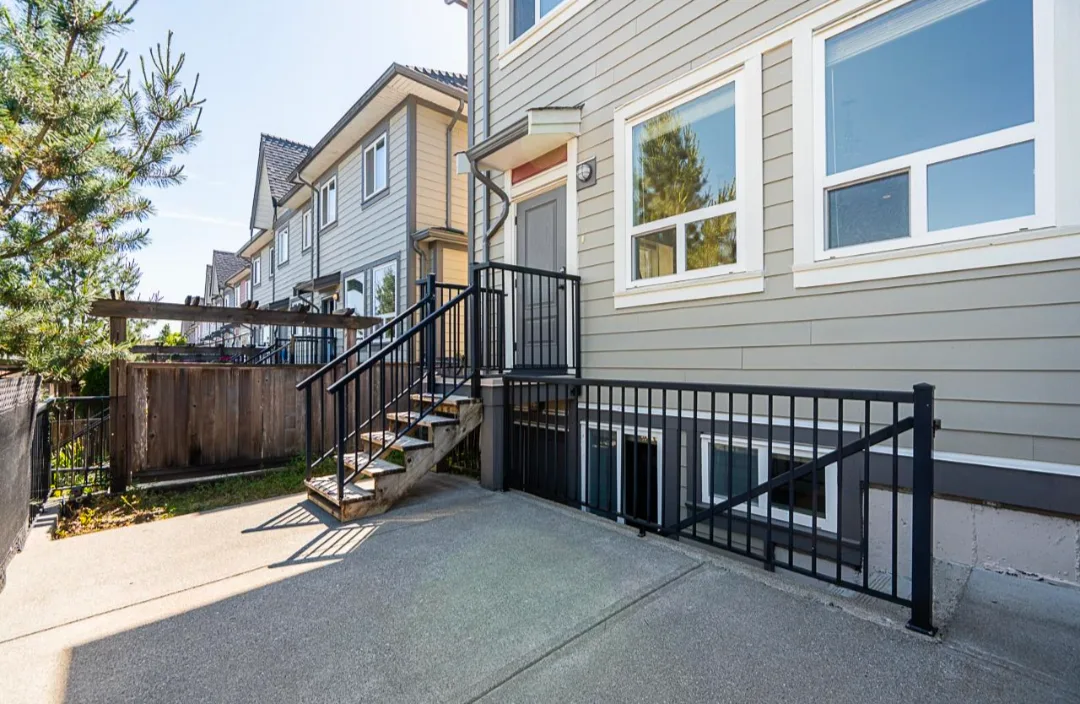 3 Bed 2.5 bath for rent image indicator(2)